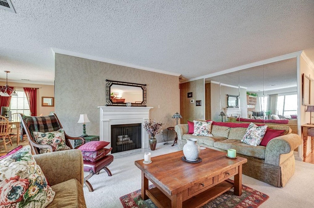 25101 Plantation Dr, Atlanta, GA 30324-2945