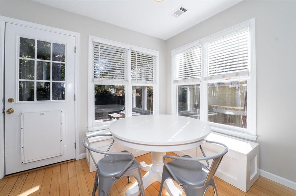 3176 Oakhill Pl, Decatur GA  30033-3300 exterior