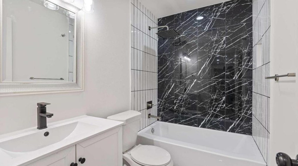 2170 Trickle Creek Ct, Decatur GA  30035-2524 exterior