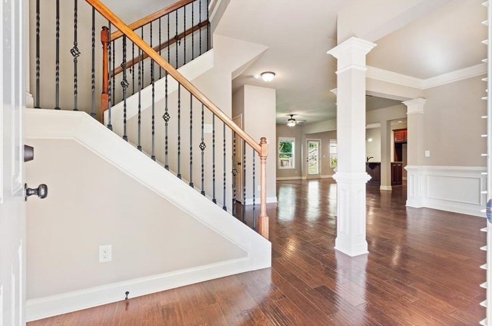5700 Crest Hill Dr, Buford, GA 30518