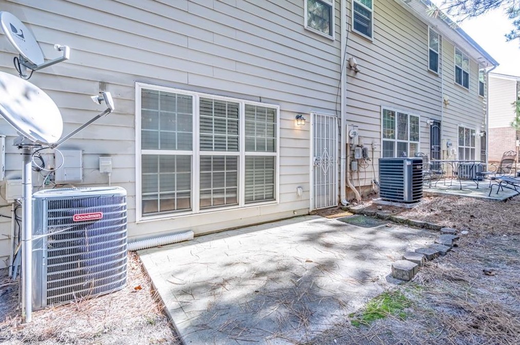 4852 Park Cir, Atlanta GA  30349-2049 exterior