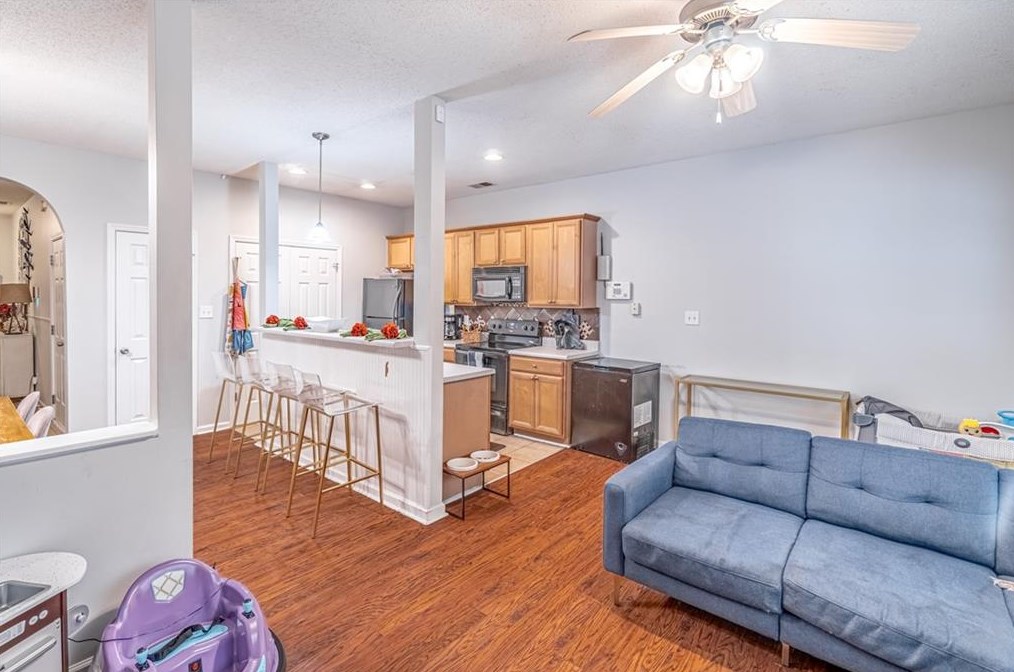 4852 Park Cir, Atlanta GA  30349-2049 exterior