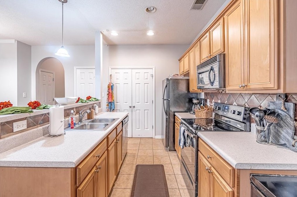 4852 Park Cir, Atlanta GA  30349-2049 exterior