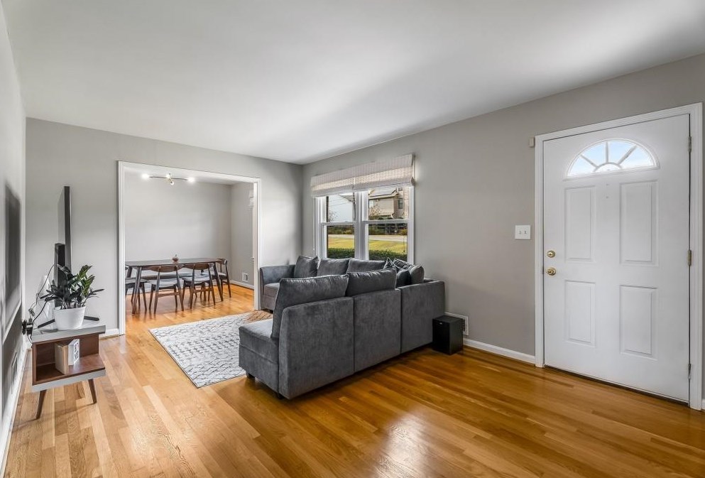 4119 Cooper Lake Rd, Smyrna GA  30082-3330 exterior