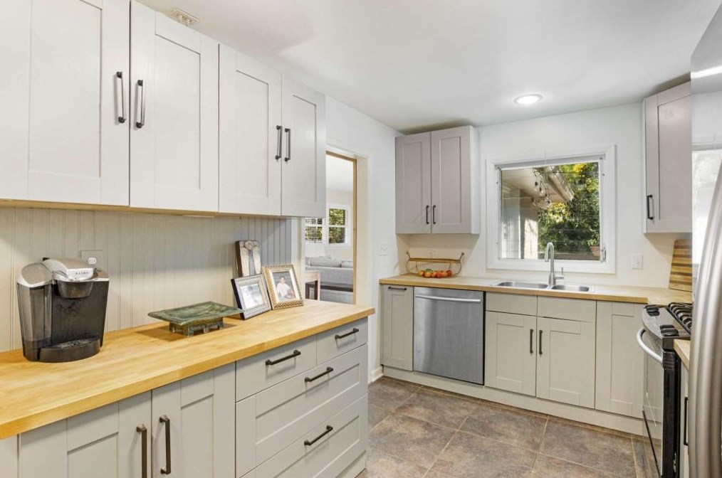 2949 Mount Olive Dr, Decatur GA  30033-3013 exterior