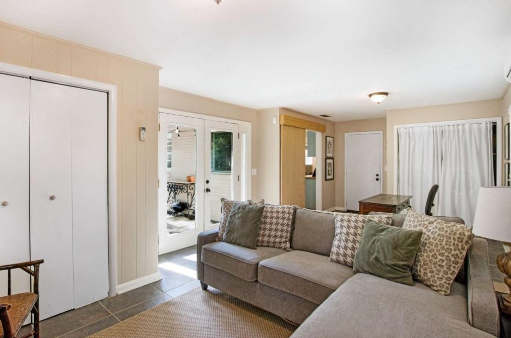 2949 Mount Olive Dr, Decatur GA  30033-3013 exterior