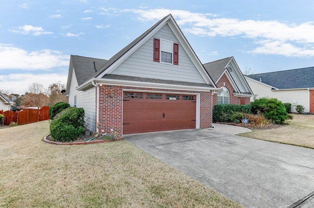 1052 Fairmont Park Dr, Dacula, GA 30019