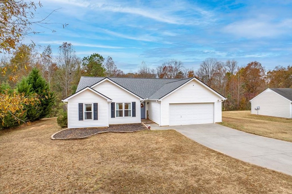 520 Stoney Creek Dr, Winder, GA 30680