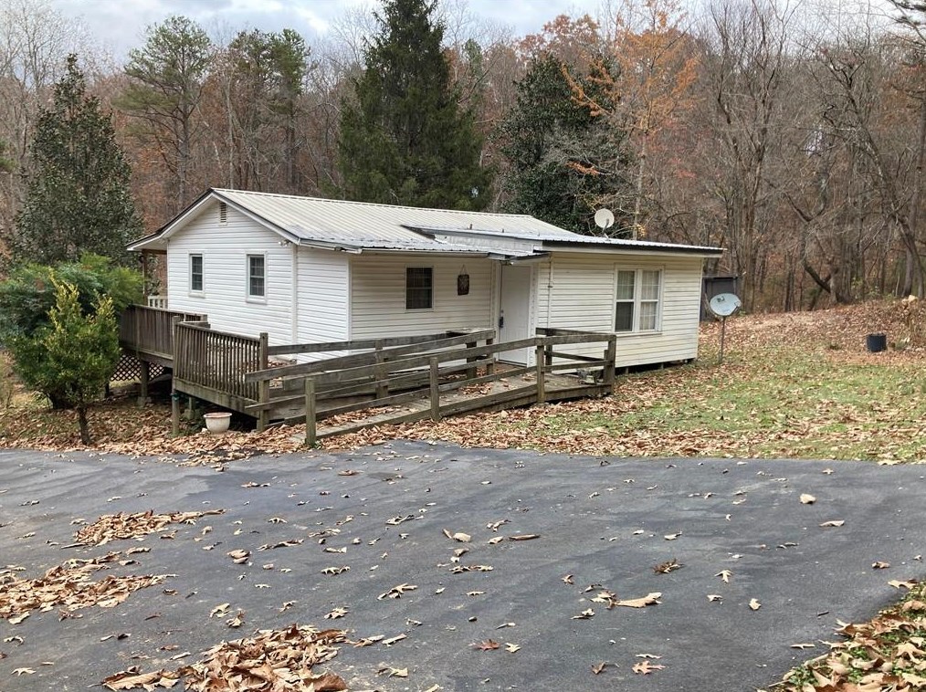 527 Miller Mountain Rd, Lindale, GA 30147-1950