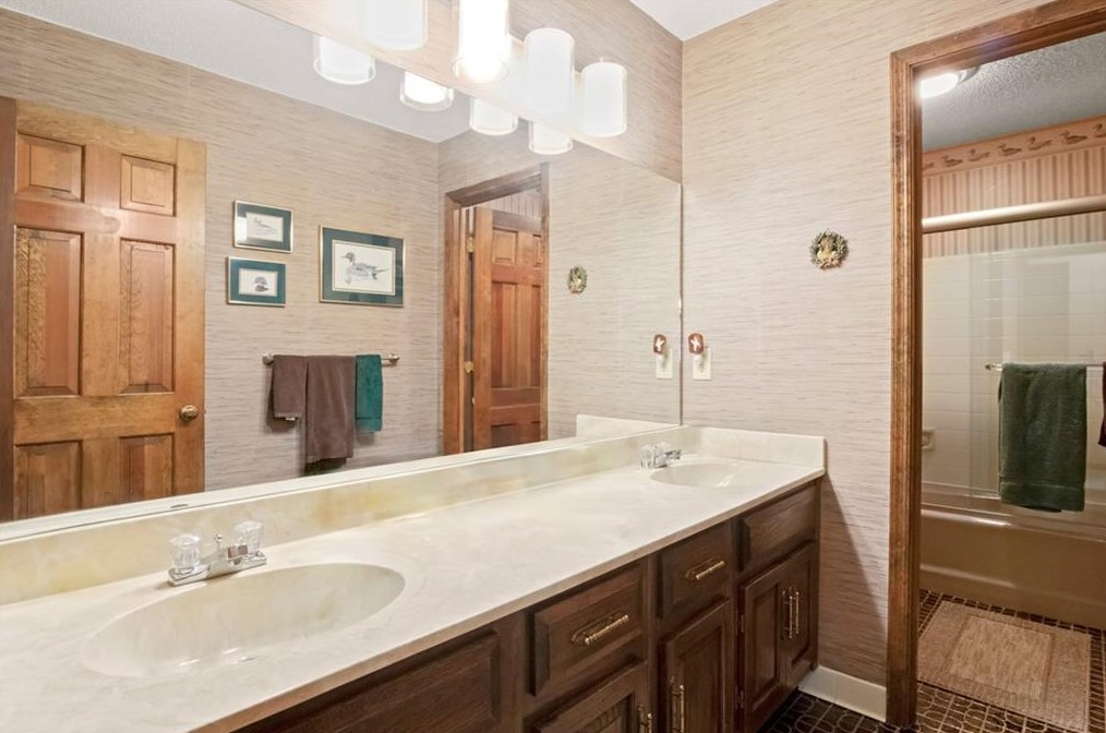 1206 Laurel Summit Dr, Smyrna GA  30082-4328 exterior