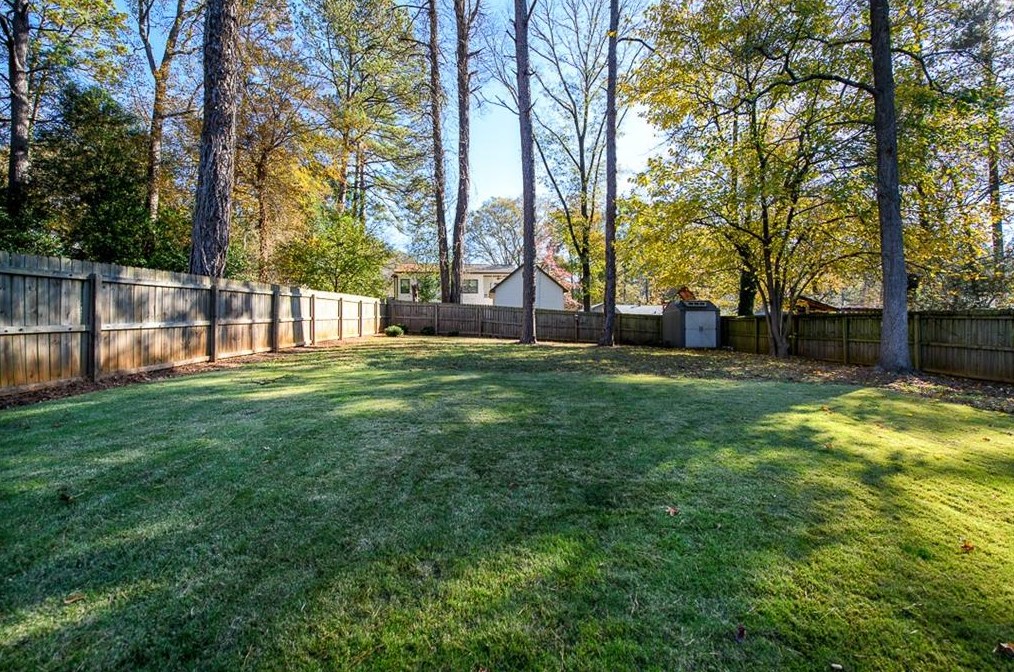 1525 Deerwood Dr, Decatur GA  30030-4517 exterior