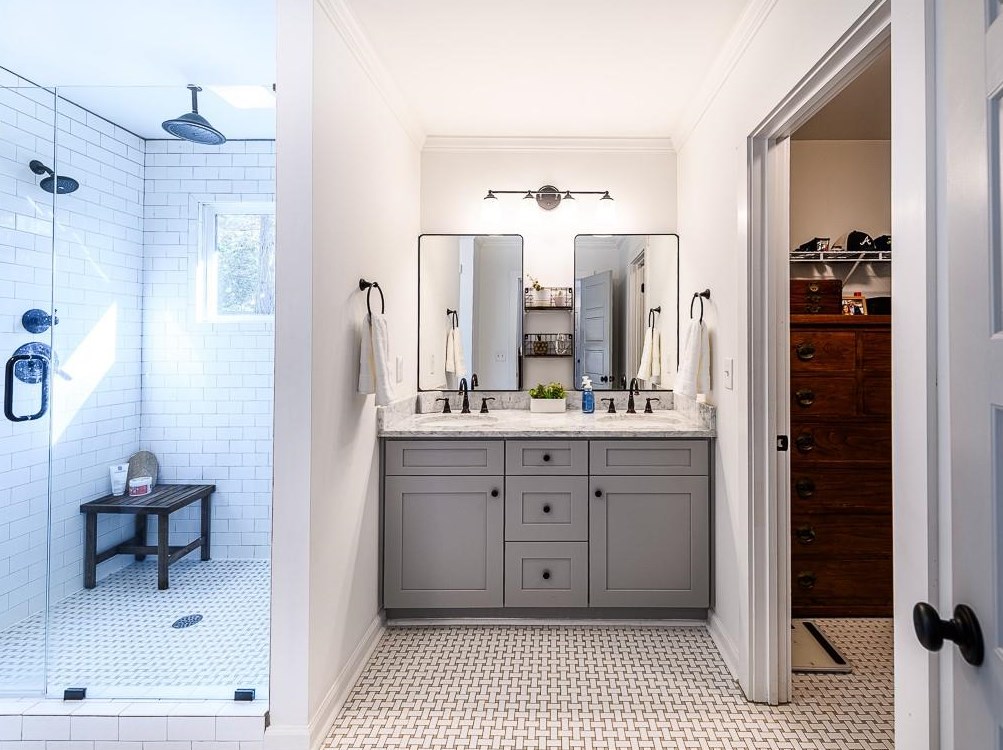 1525 Deerwood Dr, Decatur GA  30030-4517 exterior