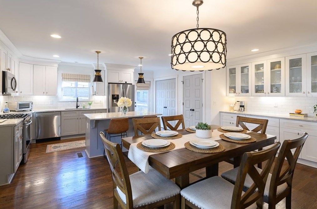 1525 Deerwood Dr, Decatur GA  30030-4517 exterior