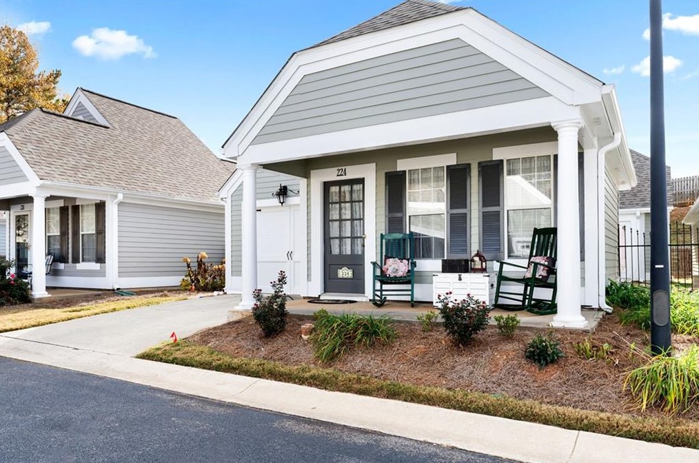 224 Rose Cottage Dr, Holly Springs, GA 30189