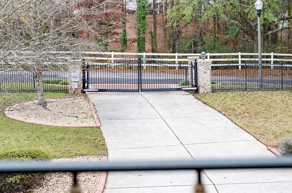 904 Carriage Path, Smyrna GA  30082-4761 exterior