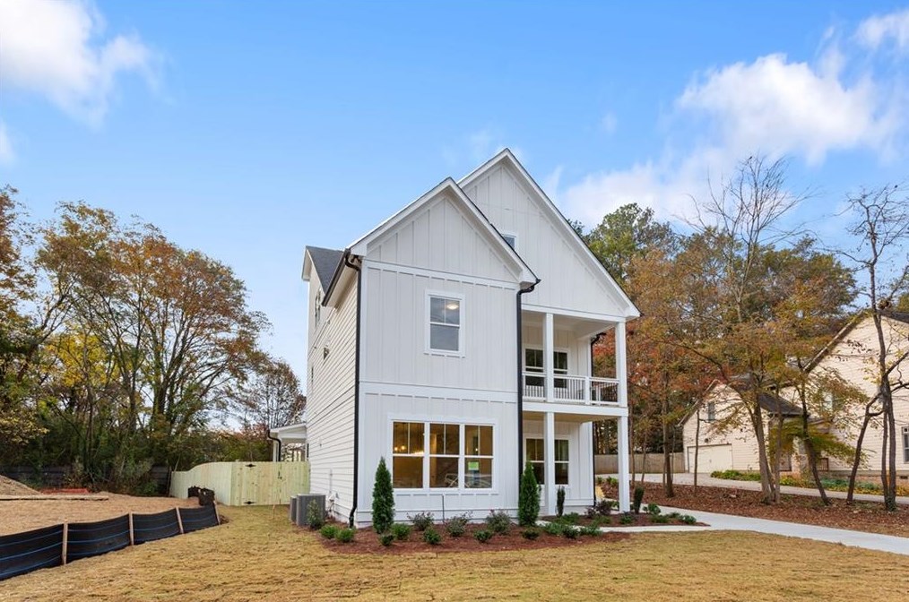 1572 Hawthorne Ave, Smyrna GA  30080-2140 exterior