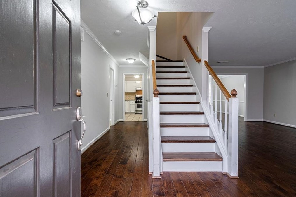 8895 Club River Dr, Roswell, GA 30076