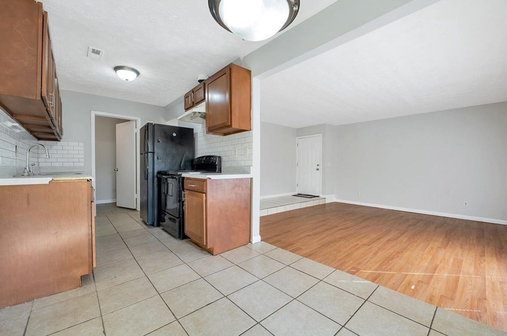 3237 Strawberry Ln, Decatur GA  30034-4137 exterior