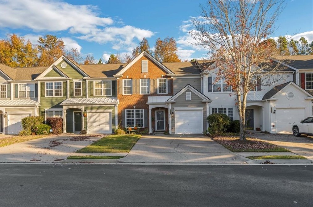 2952 Commonwealth Cir, Alpharetta, GA 30004
