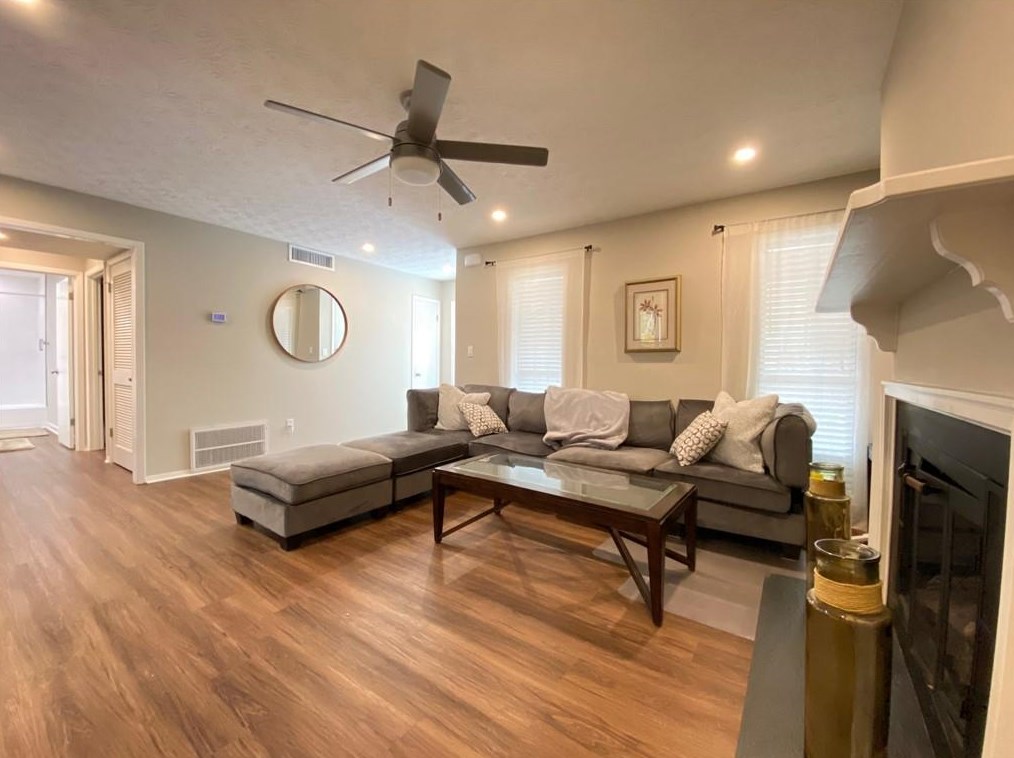 704 Dunbar Dr, Atlanta, GA 30338