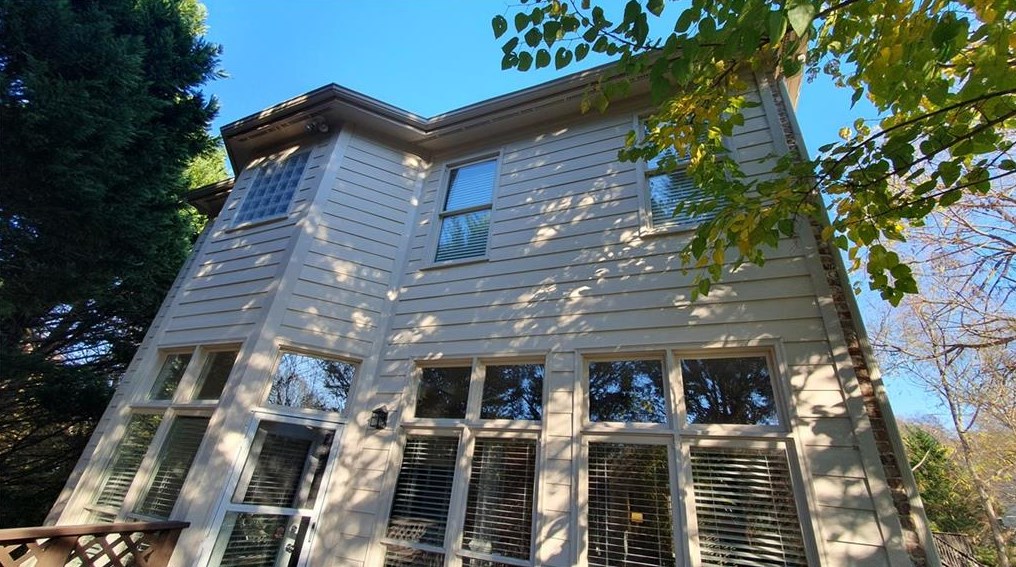 2550 Manor Walk, Decatur GA  30030-1659 exterior