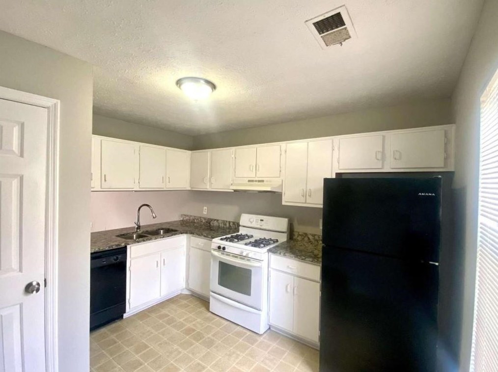 6463 Bedford Ln, Lithonia, GA 30058