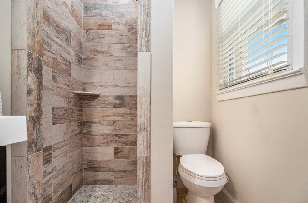 1916 Valencia Rd, Decatur GA  30032-5272 exterior