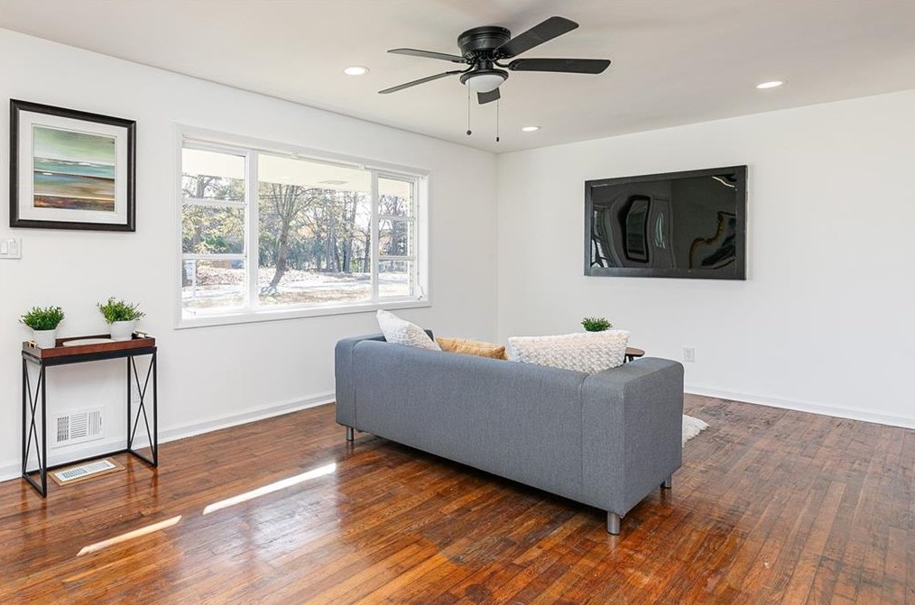 1985 Glen Echo Dr, Decatur GA  30032-5129 exterior