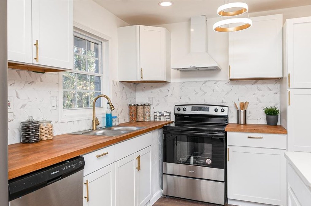 1985 Glen Echo Dr, Decatur GA  30032-5129 exterior