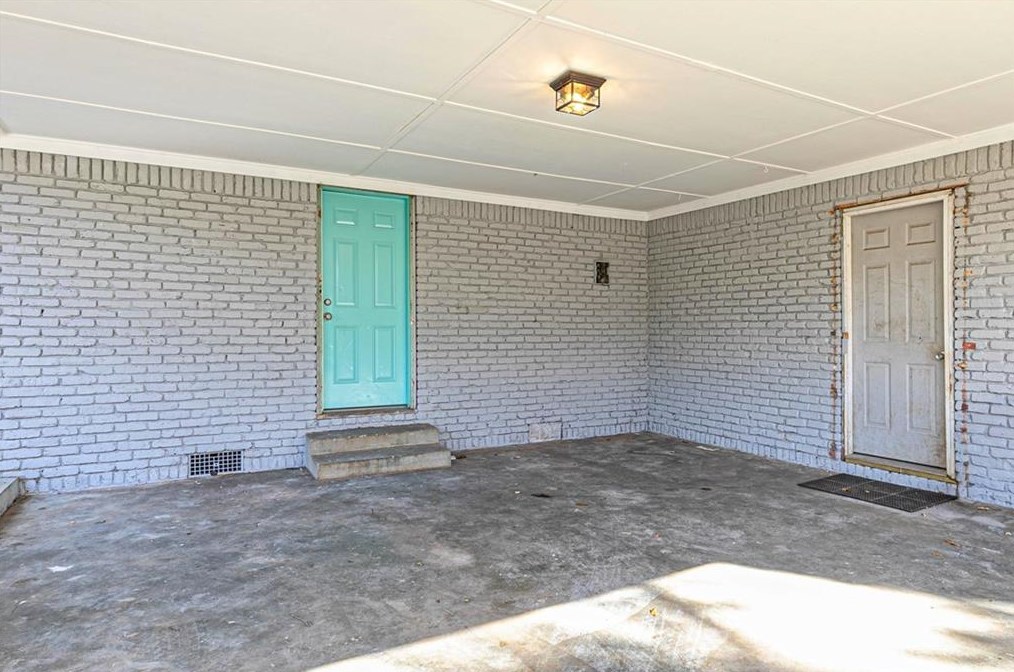 1985 Glen Echo Dr, Decatur GA  30032-5129 exterior