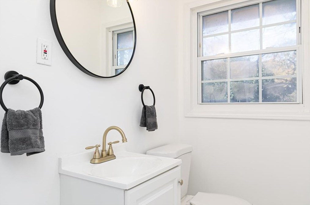 1985 Glen Echo Dr, Decatur GA  30032-5129 exterior