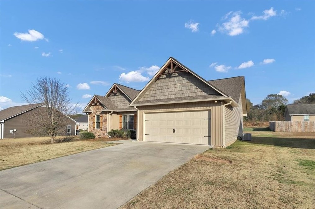204 Village Way, Calhoun, GA 30701-3557