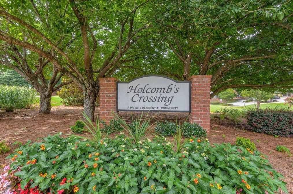 112 Holcomb Ferry Rd, Roswell, GA 30076