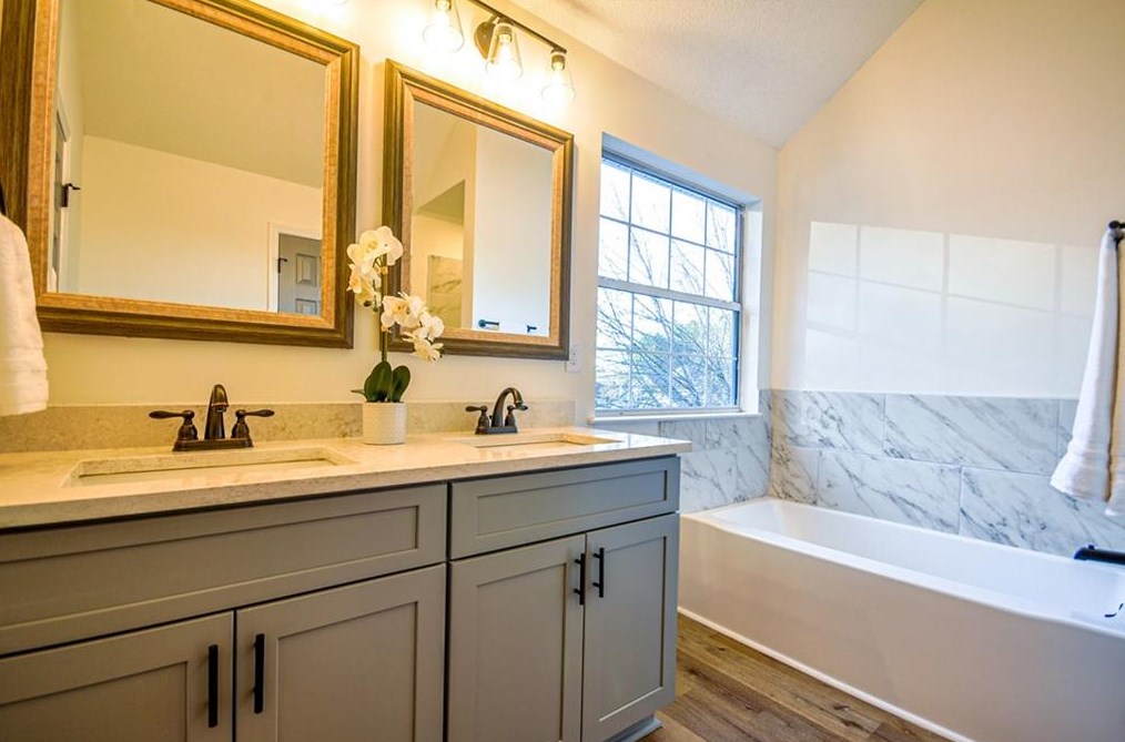 2305 Creekview Trl, Decatur GA  30035-3651 exterior