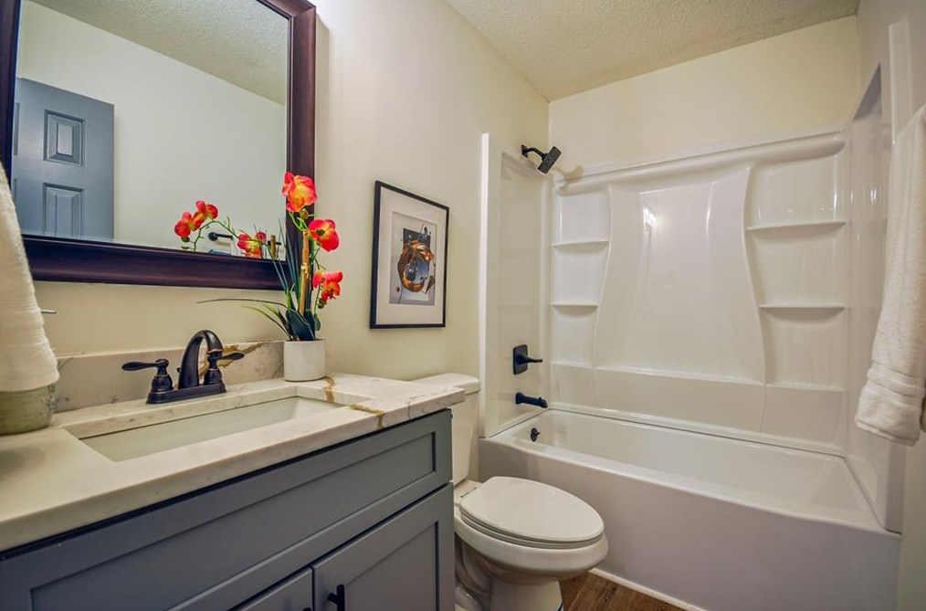 2305 Creekview Trl, Decatur GA  30035-3651 exterior