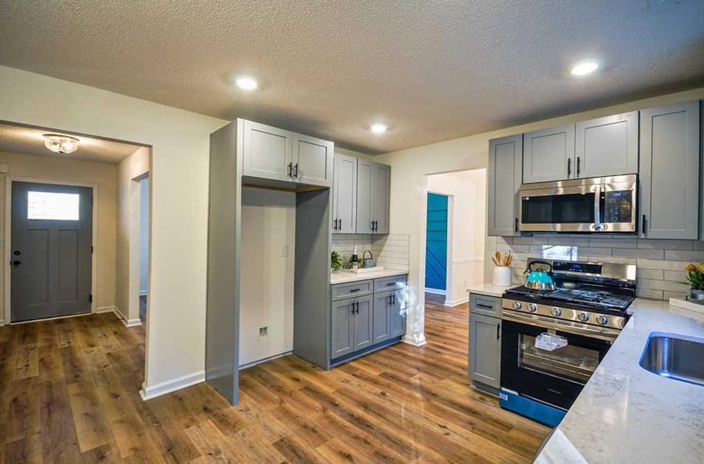 2305 Creekview Trl, Decatur GA  30035-3651 exterior