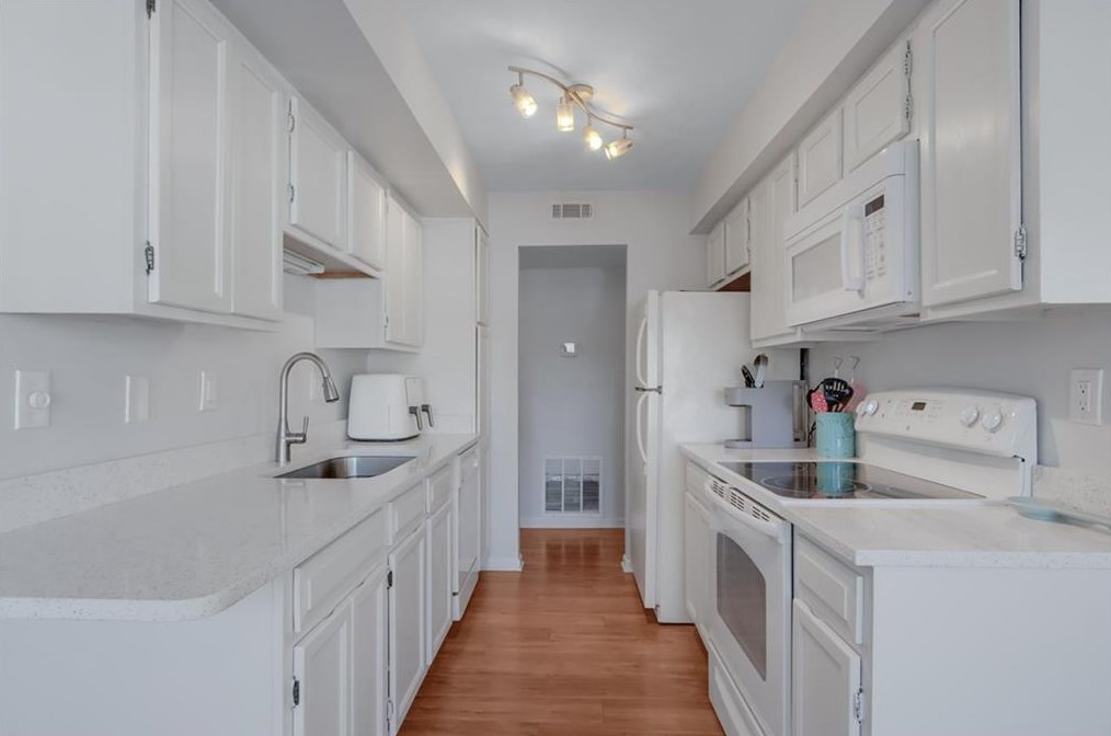 908 Glenleaf Dr, Norcross GA  30092-6109 exterior