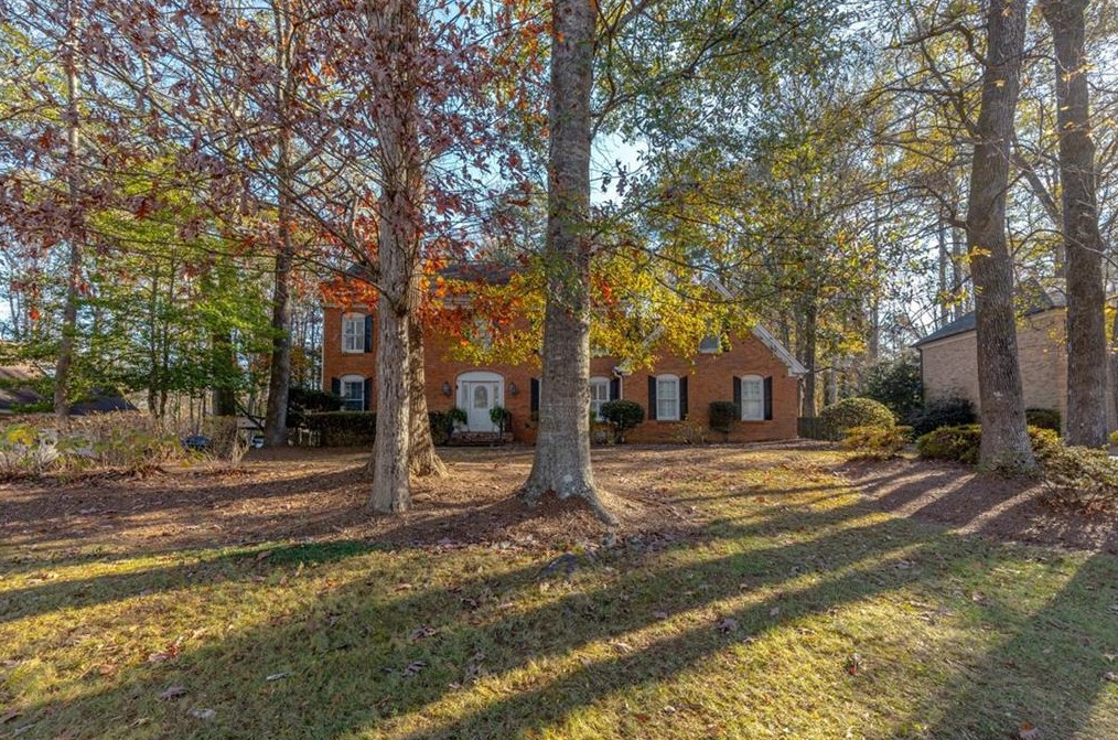 85 Shadow Lake Dr, Lilburn, GA 30047
