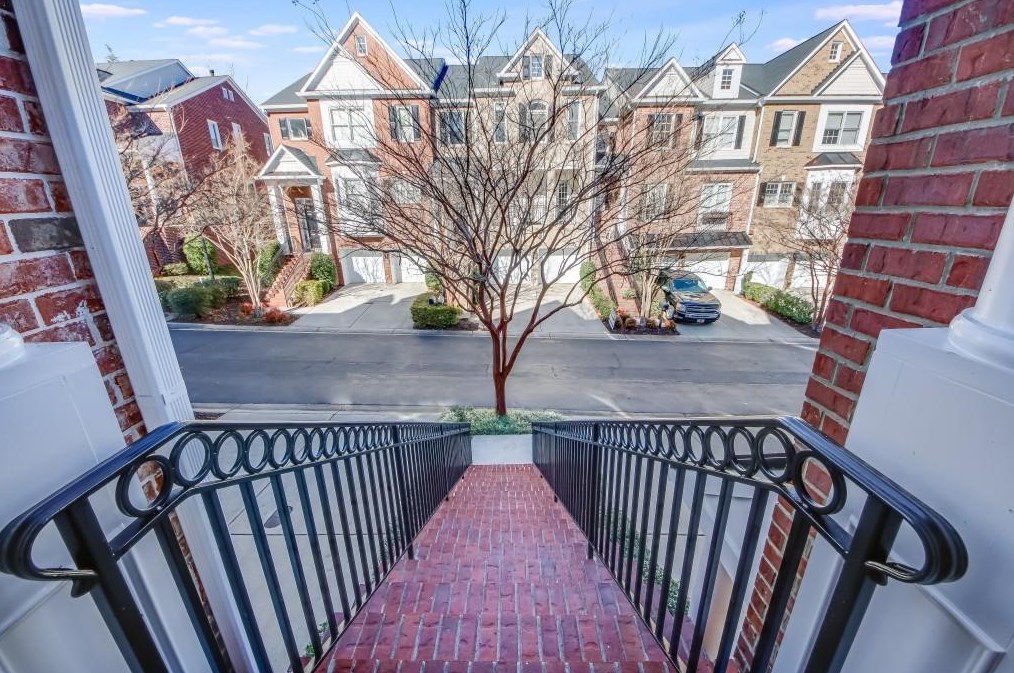 5871 Riverstone Cir, Atlanta GA  30339-8449 exterior