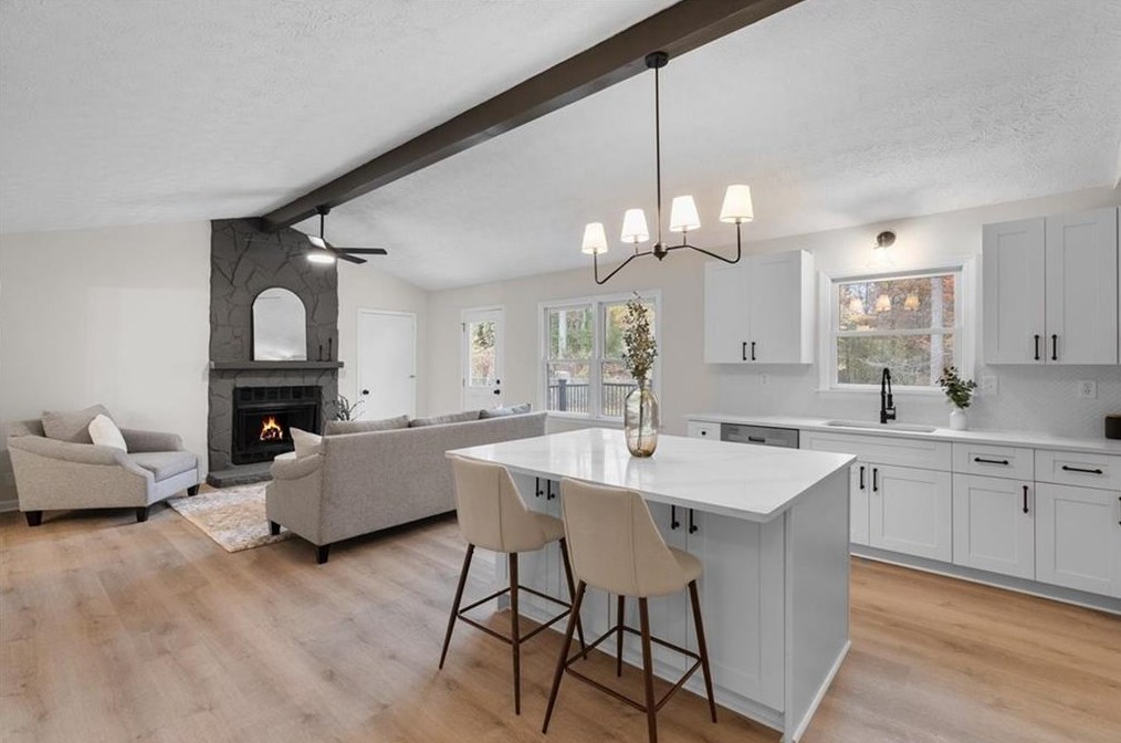537 Eight Point Ct, Suwanee, GA 30024-2615