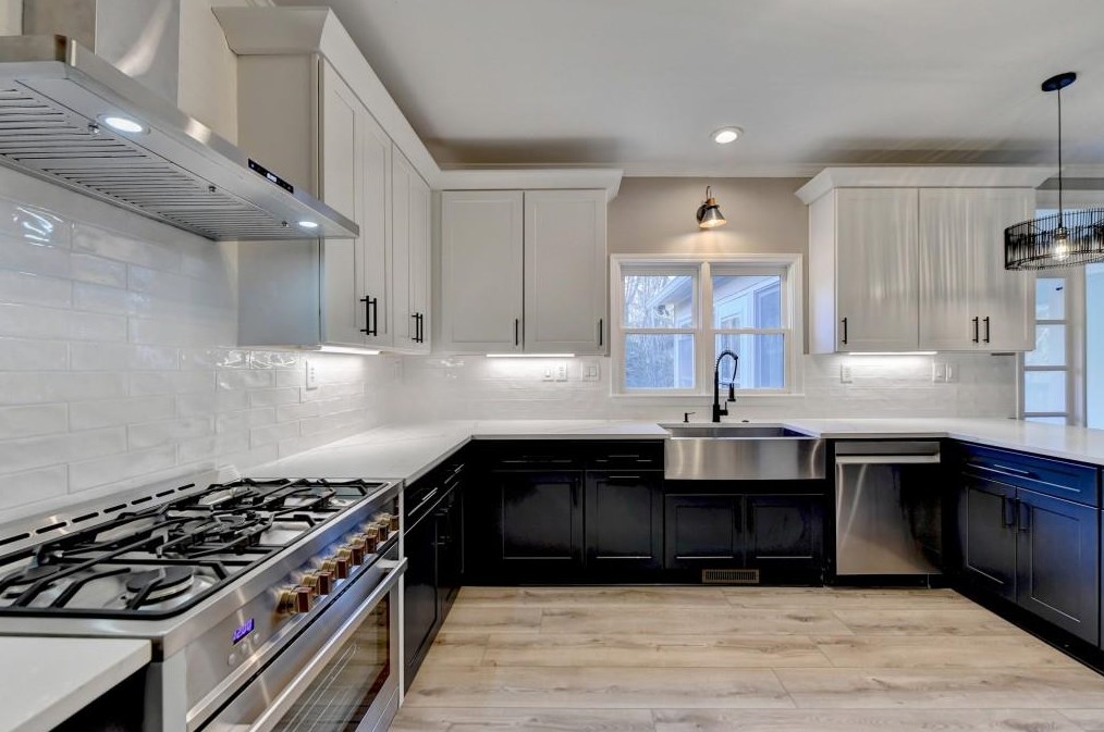 2184 Huntcrest Way, Lawrenceville GA 30043-8126 exterior