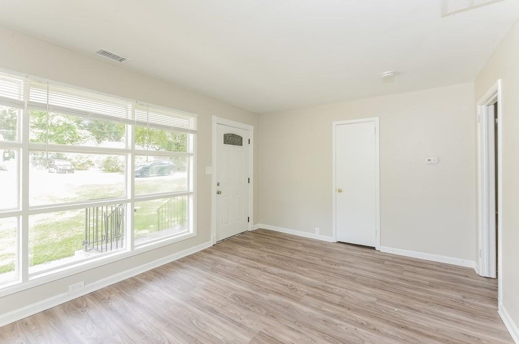 549 Granade Dr, Forest Park, GA 30297-2229