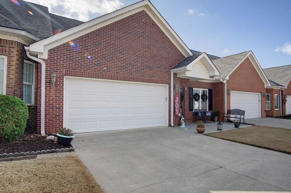 405 Blackwood Ter, Calhoun, GA 30701-3991
