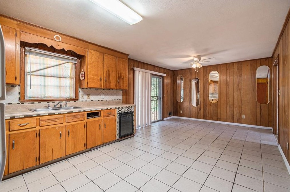 2071 Bluffton Way, Decatur GA  30035-2306 exterior