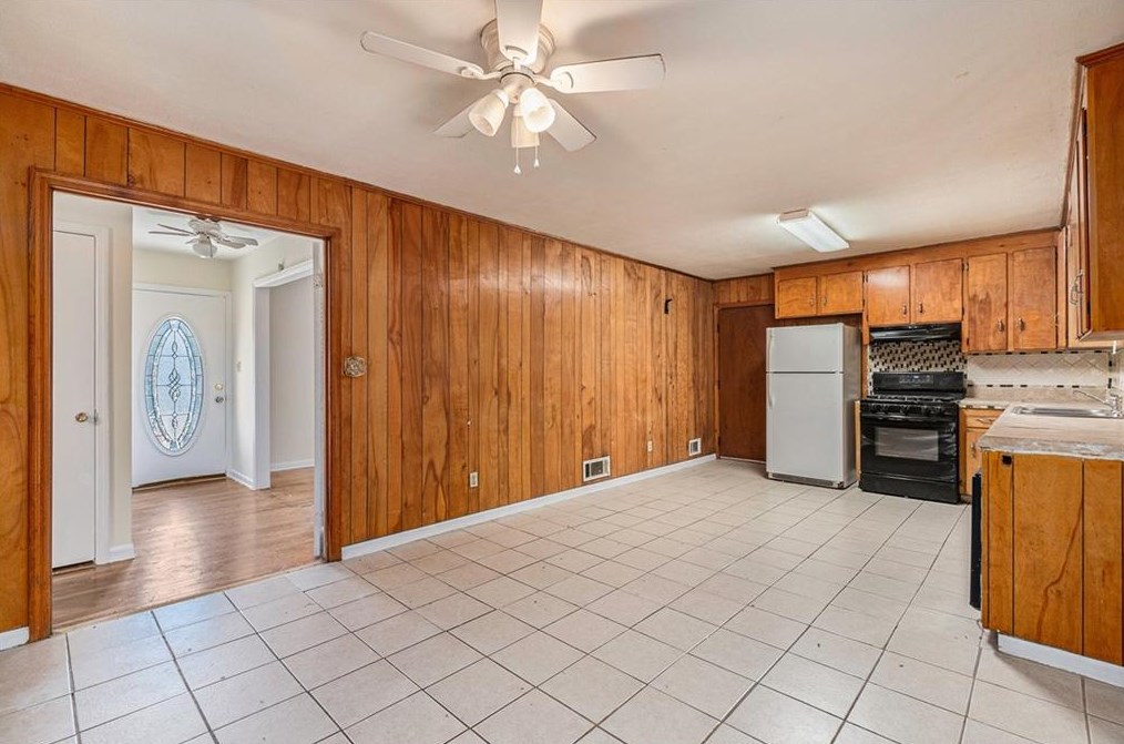 2071 Bluffton Way, Decatur GA  30035-2306 exterior