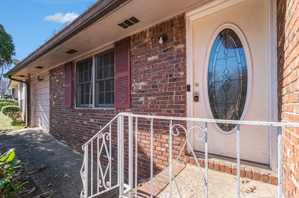 2071 Bluffton Way, Decatur GA  30035-2306 exterior