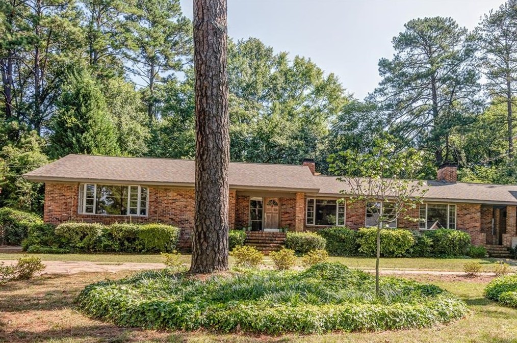 4596 Club Dr Ne, Atlanta, GA 30319
