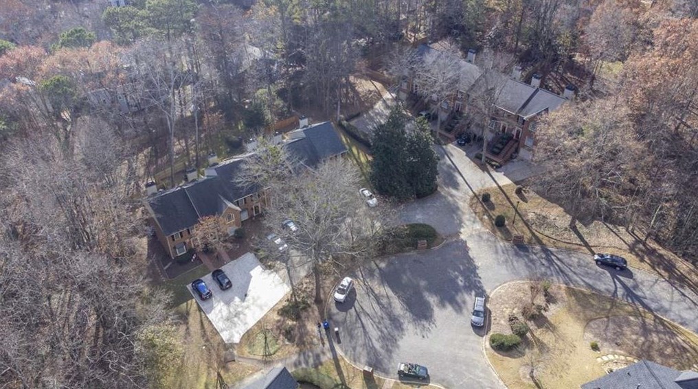 137 Weatherburne Dr, Roswell, GA 30076-2255