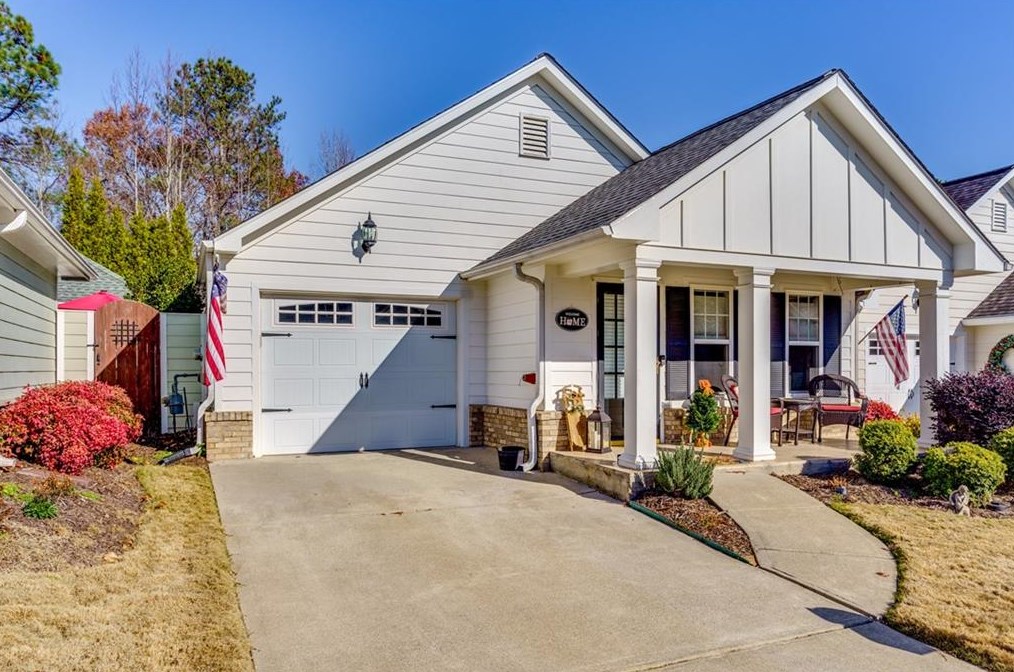 423 Thaxton Ln, Holly Springs, GA 30188