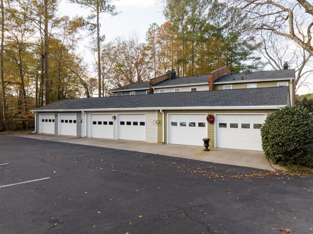 2902 Lavista Way, Decatur GA  30033-1108 exterior